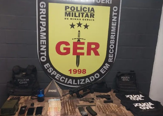 Facção criminosa é desarticulada em Juiz de Fora; PM apreende fuzis, armas de uso restrito e veículos clonados