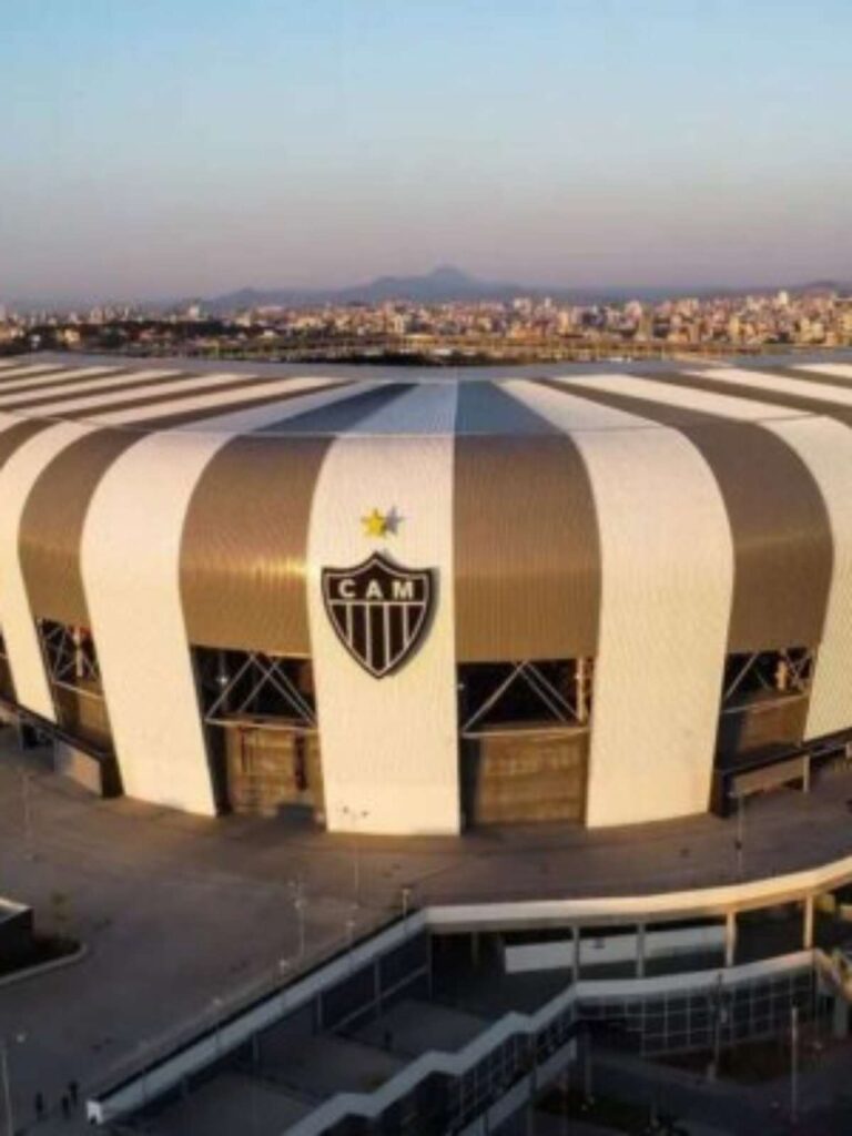 Clássico com torcida dividida marca retorno dos cruzeirenses à Arena MRV após mais de dois anos 1413553537-arena-mrv-atletico-610x400