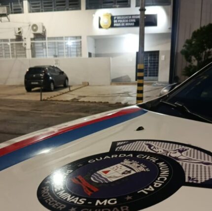 Homem agride companheira dentro de comércio e acaba preso em Pará de Minas