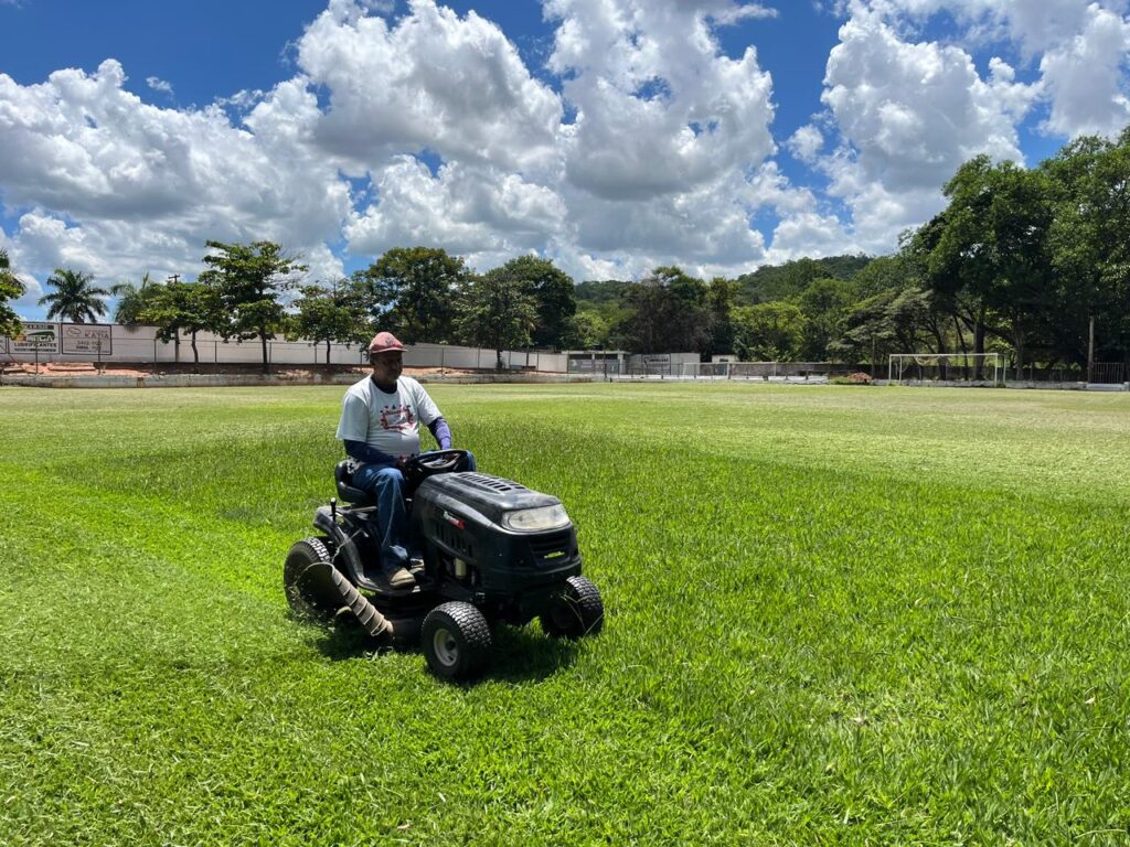 Secretaria de Esportes intensifica manutenção dos espaços esportivos de Itaúna durante o mês de janeiro Bairro Santanense