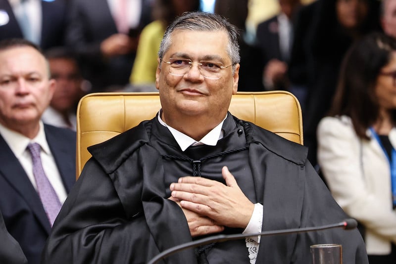 Dino mira Perse: empresa do cantor Eduardo Costa aparece com sede em Divinópolis; ministro quer explicações sobre emendas
