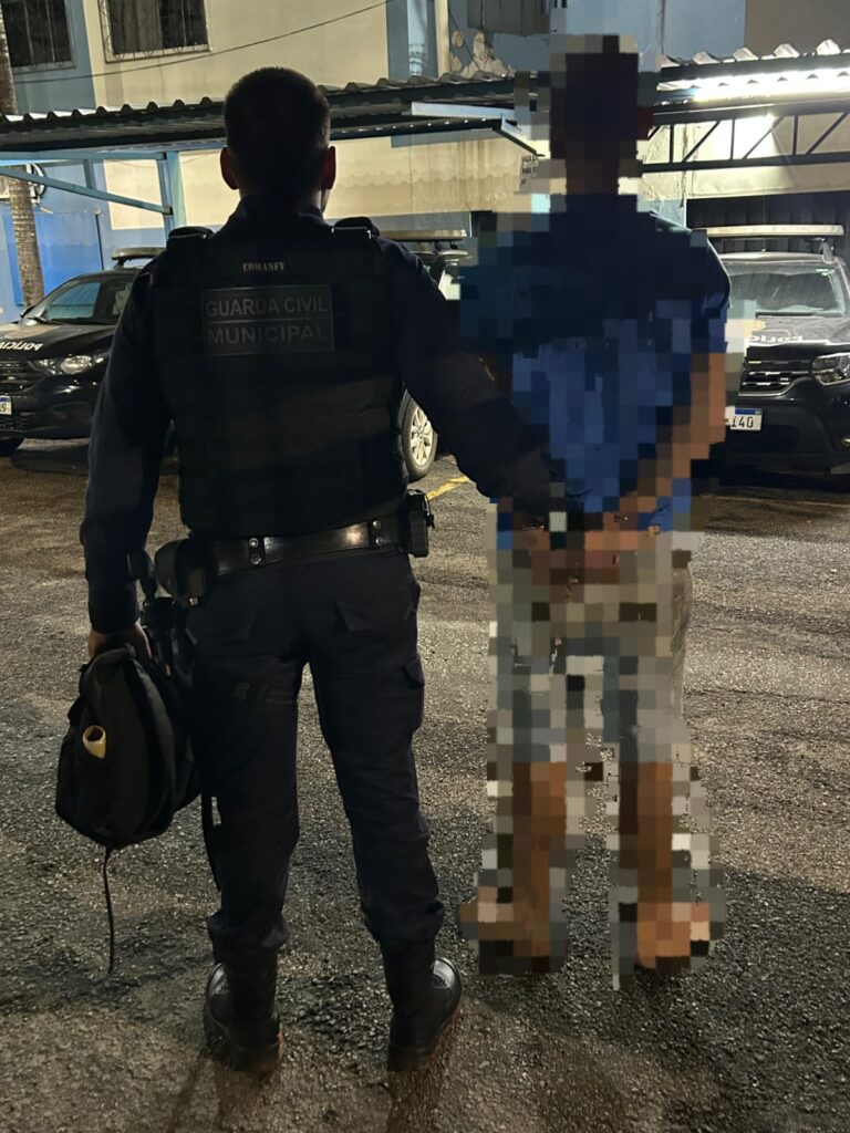 Guarda Municipal de Nova Serrana age rápido, frustra fuga pelo telhado e prende jovem por tráfico WhatsApp Image 2026-01-05 at 08.55.45
