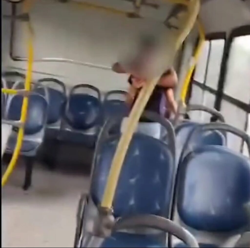 Adolescente mantém jovem refém dentro de ônibus em Ribeirão das Neves e é apreendido WhatsApp Image 2026-01-14 at 19.45.19
