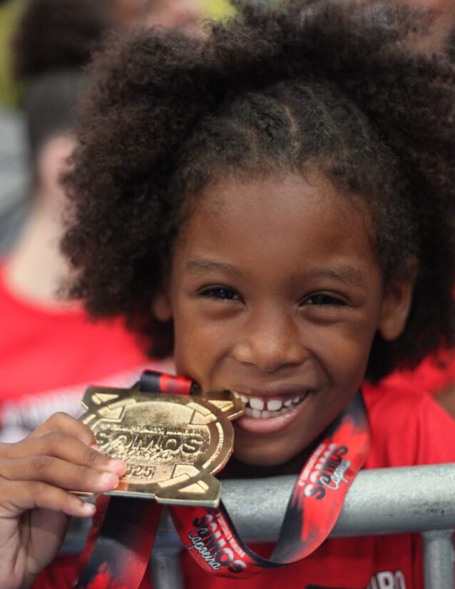 Bonequinha Preta Patuá vence todos os 5 campeonatos de 2025 e se torna fenômeno infantil da capoeira