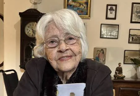 Adélia Prado, poetisa de 90 anos, recebe alta da UTI e segue recuperação em hospital de Divinópolis images