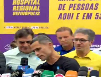 Vídeo mostra prefeito de Divinópolis criando tensão em coletiva de imprensa sobre Hospital Regional por causa de microfone do Divinews Gleidson - Microfone