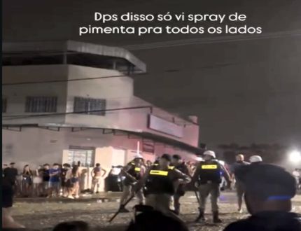 Pré-carnaval de Divinópolis: relatos citam spray de pimenta usado pela PM e cobrança recai sobre a Prefeitura