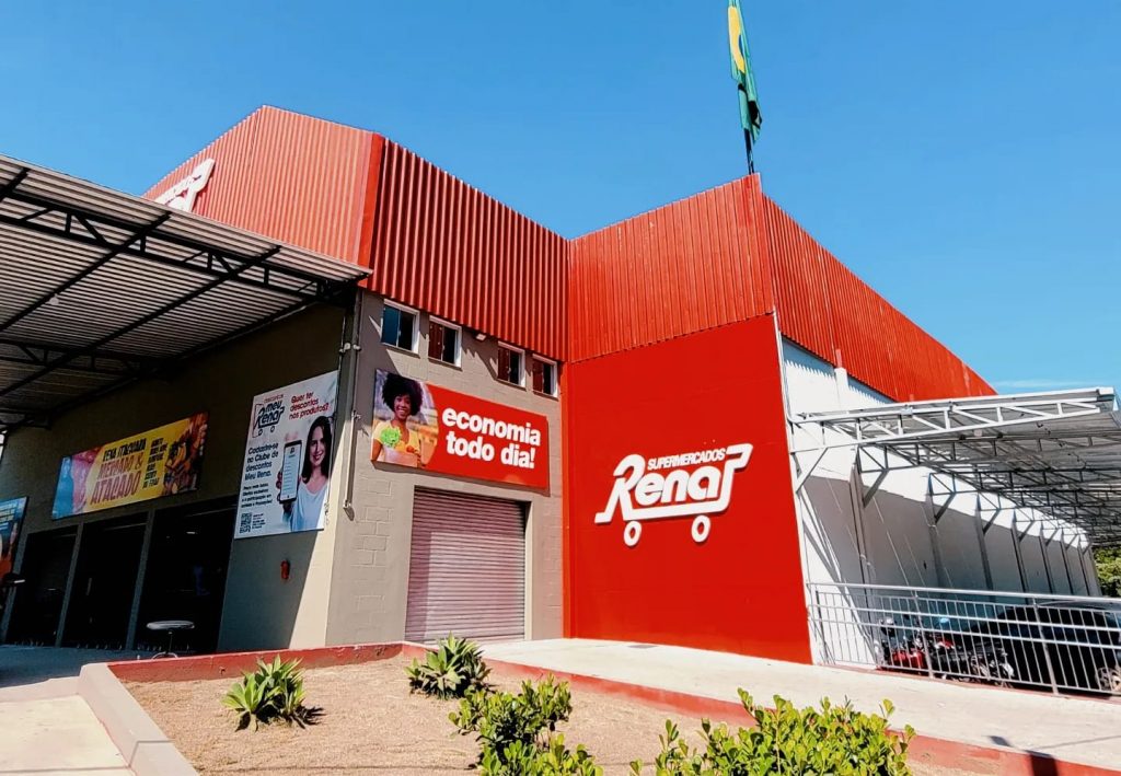 Supermercados Rena: denúncia atual de homofobia soma-se a relatos de assédio e suposto racismo e reacende histórico de 2020 e 2021