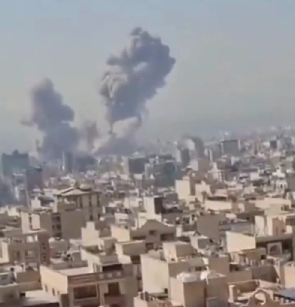 EUA e Israel atacam Irã e Teerã fica sob fumaça Screenshot_20260228_091454_Gallery