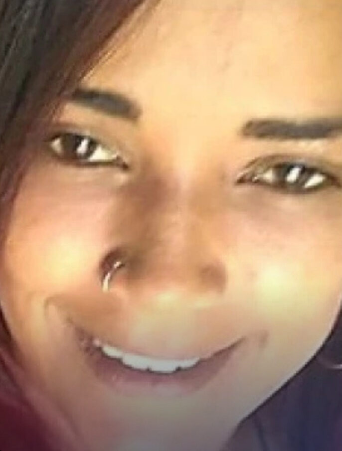 Corpo de mulher é encontrado dentro de sofá em matagal em Nova Serrana