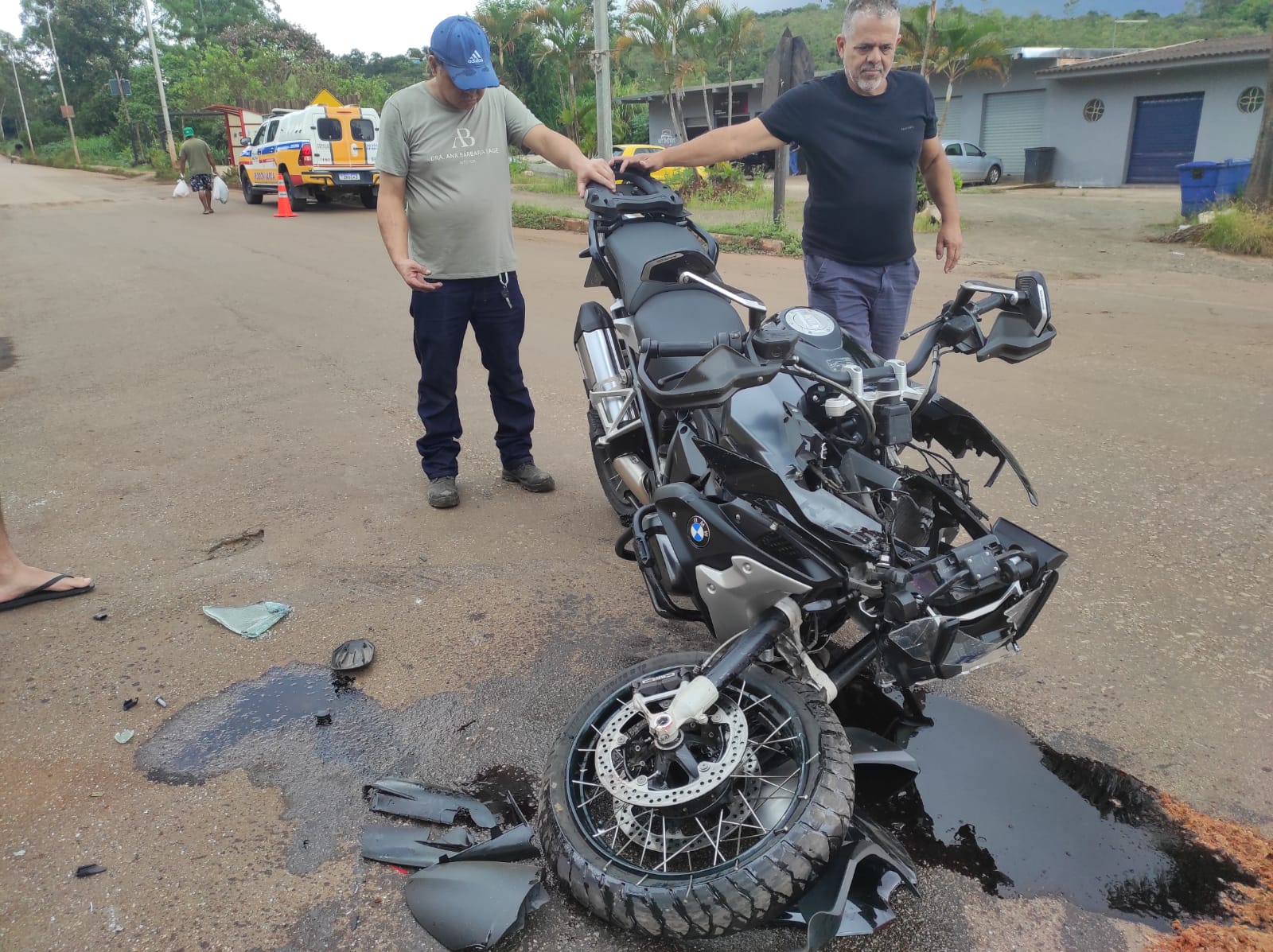 Criança de 3 anos escapa ilesa de grave colisão entre Fiat Uno e BMW na MG-431