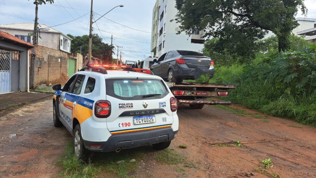 Após intensa perseguição e apoio aéreo, Polícia Militar recupera veículo clonado e prende suspeito em Divinópolis WhatsApp Image 2026-02-24 at 09.09.45