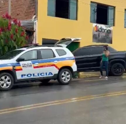 Após agressão, mulher provoca acidente intencional em Divinópolis para impedir marido de conduzir veículo à MG-050 e causar familicídio