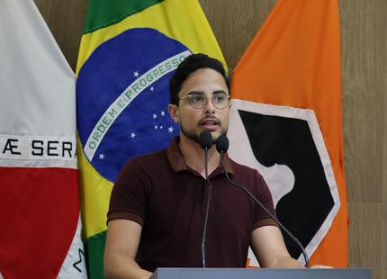 Vitor Costa propõe suspensão de decreto que limita consultas médicas de servidores em Divinópolis