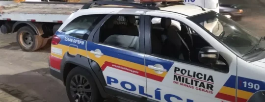 Homem com ficha extensa tenta arrombar caminhonete em Pitangui e acaba cercado pela PM