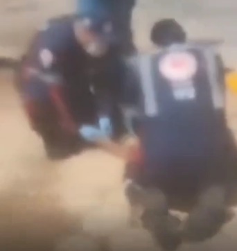 Mulher morre após queda de bicicleta motorizada e ser atingida por caminhão em Nova Serrana