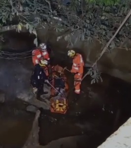 Momento de tensão: Homem cai da Ponte do Niterói e Bombeiros atuam com rapel em Divinópolis imagedddd