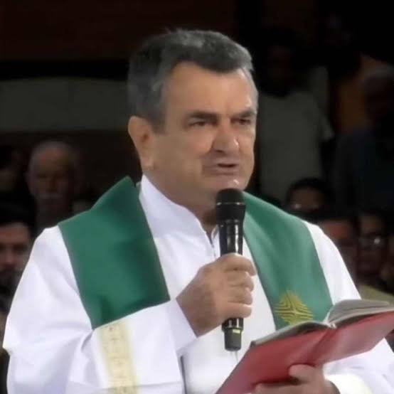 Trecho de homilia em Aparecida viraliza após padre criticar políticos e defesa de armas images (10)