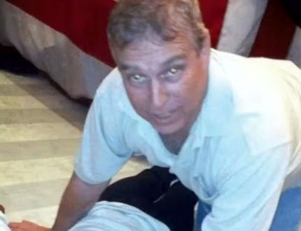 Realeza do Reino Unido em choque: principe Andrew é preso no caso Epstein, de abusos sexuais a menores, e fantasma volta a rondar elites e Trump