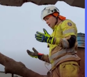 Fé em meio ao caos: Bombeiros fazem prece antes de iniciar buscas por crianças soterradas em Juiz de Fora