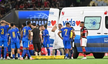 Jogador do Sampaio Corrêa-RJ sofre convulsão em campo no Maracanã e segue em observação após exames