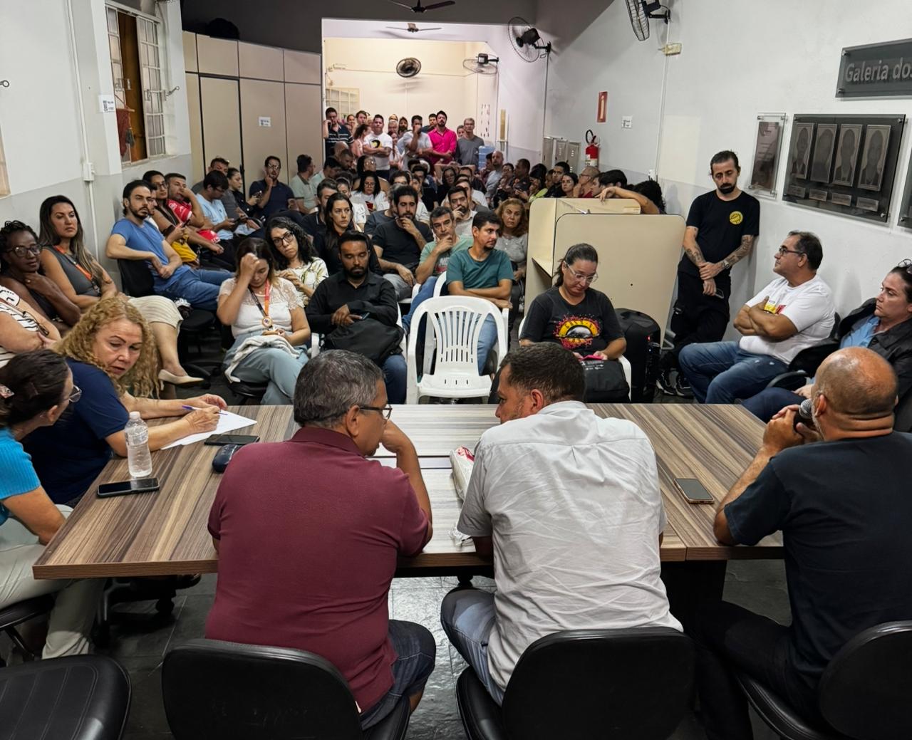 Assembléia: Gleidson prometeu 10%, Janete assinou 4,56% e o servidor ficou com a conta
