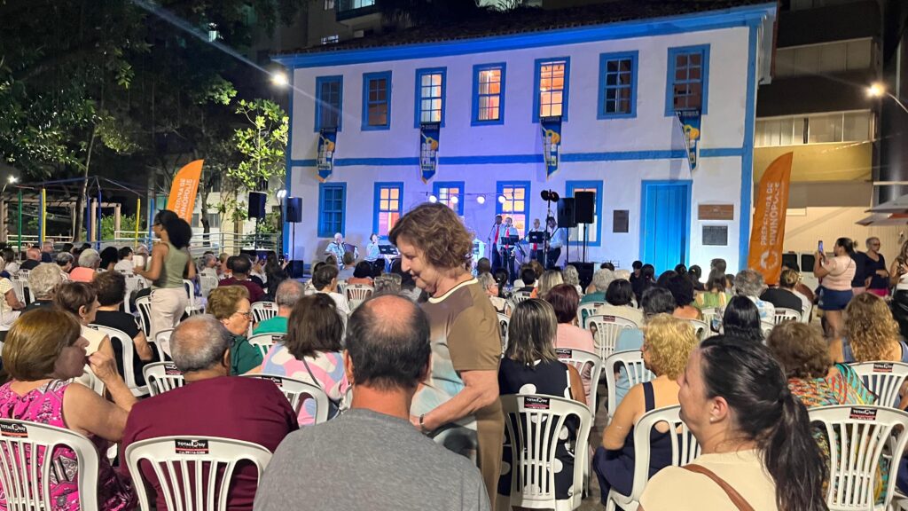 Noite de música e encontro marcou a Seresta na Praça em Divinópolis IMG-20260307-WA0025(1)