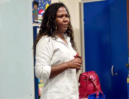 Professor é denunciado após dizer que compraria alunos negros se fossem escravos