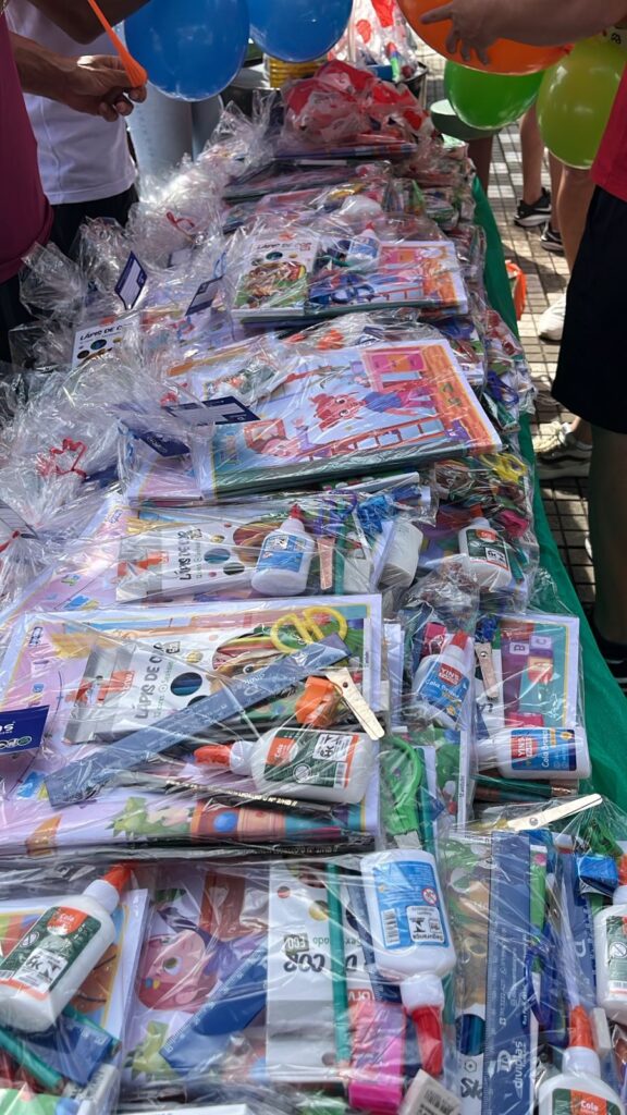 SOLIDARIEDADE E EDUCAÇÃO: Projeto “Material Legal” entrega 150 kits escolares no bairro Afonso Pena WhatsApp Image 2026-02-28 at 15.39.33