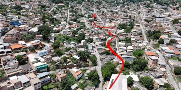 Força-tarefa em Sabará entra no terceiro dia de buscas por jovem levado por enxurrada