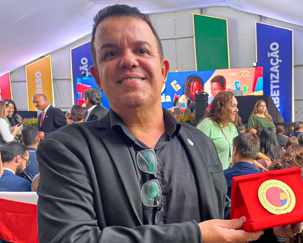 Excelência no ensino": Carmo do Cajuru conquista Selo Ouro Nacional em alfabetização pelo segundo ano consecutivo WhatsApp Image 2026-03-24 at 14.07.55