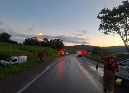 Imprudência na chuva causa colisão entre caminhonetes e deixa vítima na MG-050 em Itaúna xusr4t5redorut3nl2affw-jpg