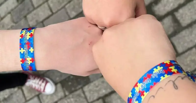 Câmara de Divinópolis aprova uso de pulseiras de identificação para autismo e deficiências ocultas em toda a rede de saúde autismo-e1681181370717