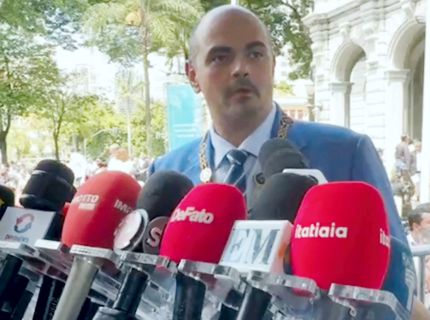 Mateus Simões assume Minas e promete governo duro na segurança e forte no interior