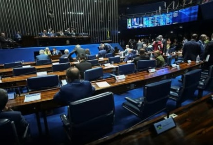 Senado aprova projeto que endurece penas para furto e roubo; medida permite prisão preventiva imediata hytgtty