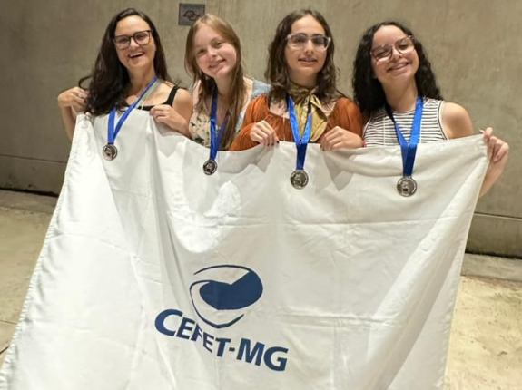 Orgulho de Divinópolis”: Alunas do CEFET conquistam prêmio de melhor projeto de Minas Gerais na FEBRACE