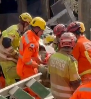 Resgate de sobrevivente de 87 anos renova esperanças em operação de guerra no Jardim Vitória trrrreqq