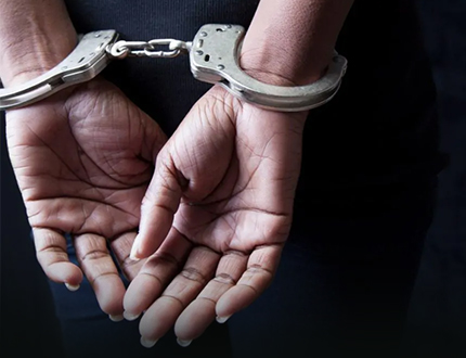 Mulher é presa em flagrante por tentativa de furto e injúria racial em Divinópolis wrwerwe
