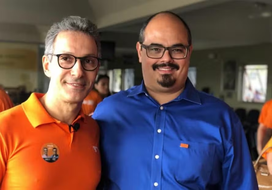Zema transmite cargo para Mateus Simões como governador de Minas neste domingo (22) zema-mateus