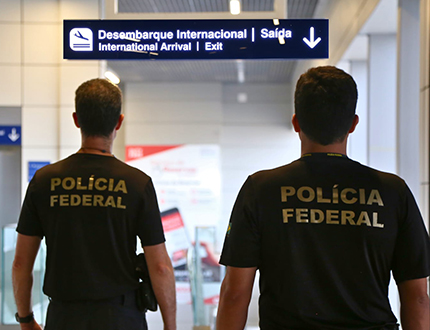 Brasileiro na lista da Interpol é trazido de volta para cumprir pena por homicídio em MG 33
