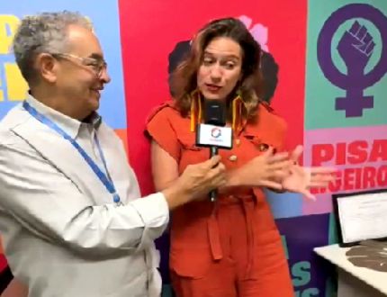 Deputada mineira, Bella Gonçalves, mira direita e chama Flávio Bolsonaro de ameaça concreta à democracia