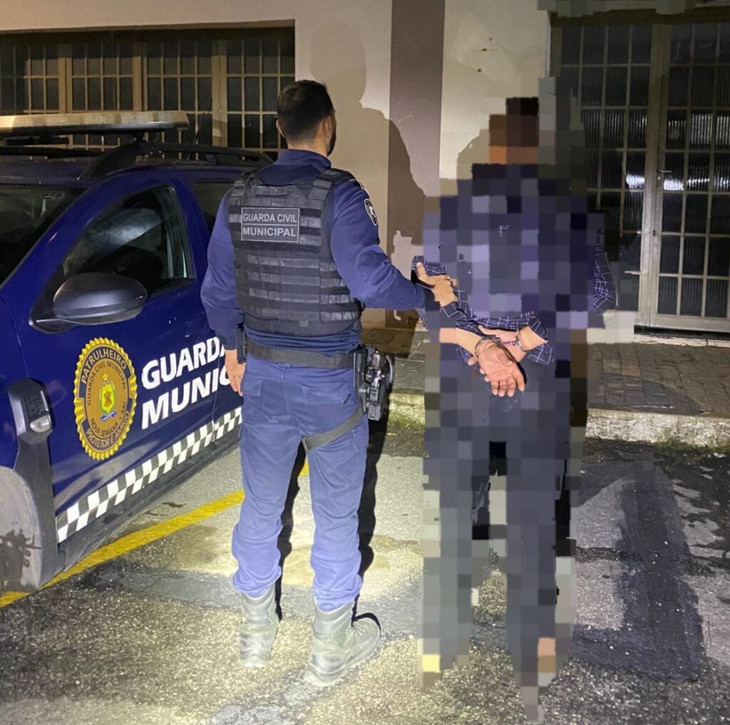 Homem é preso após agredir mulher no centro de Nova Serrana IMG-20260401-WA0014