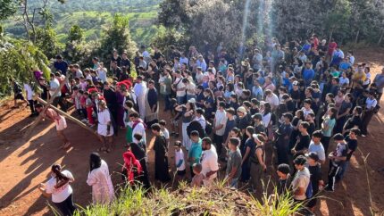 Tradição religiosa em Divinópolis ganha quadros vivos e mobiliza multidão