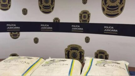 Cocaína escondida em açúcar leva brasileiros à prisão em Portugal IMG-20260427-WA0010