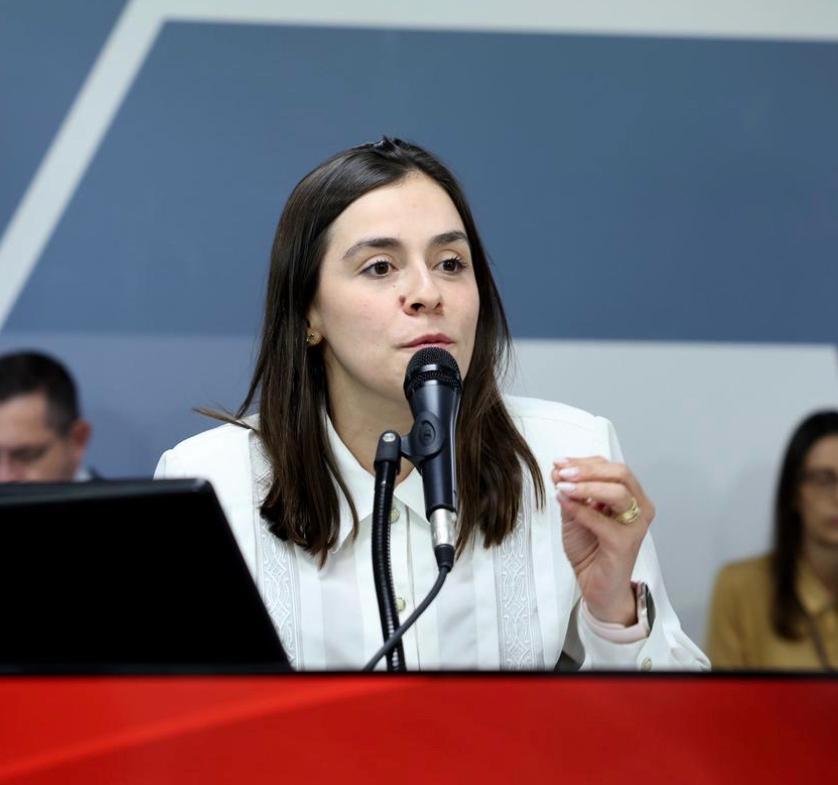 Deputada Lohanna França (PV) vê direita e extrema-direita em guerra e diz que projeto é poder pelo poder
