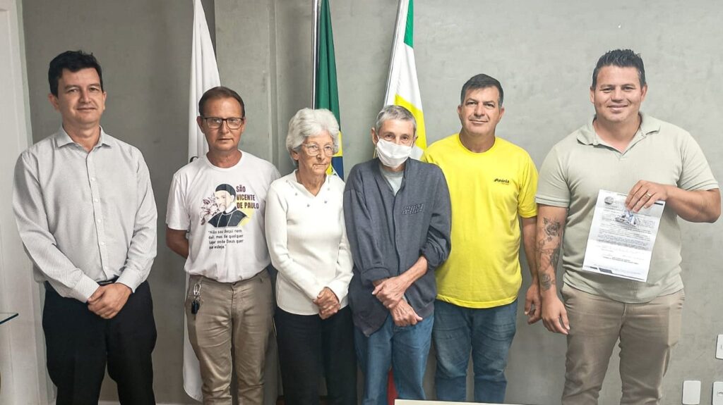 Prefeito de Carmo do Cajuru reforça apoio a ação que ajuda idosos da Vila Vicentina PREFEITO CAJURU