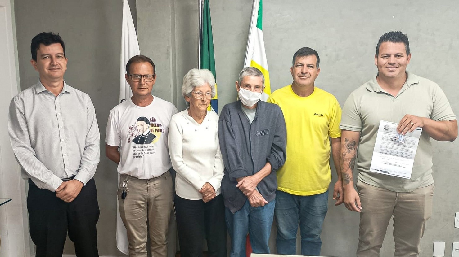 Prefeito de Carmo do Cajuru reforça apoio a ação que ajuda idosos da Vila Vicentina