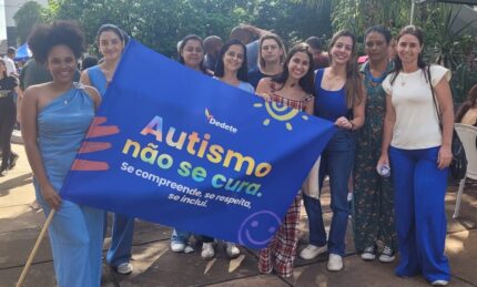 Caminhada pelo autismo emociona Divinópolis e Janete anuncia Centro de Inclusão Autista