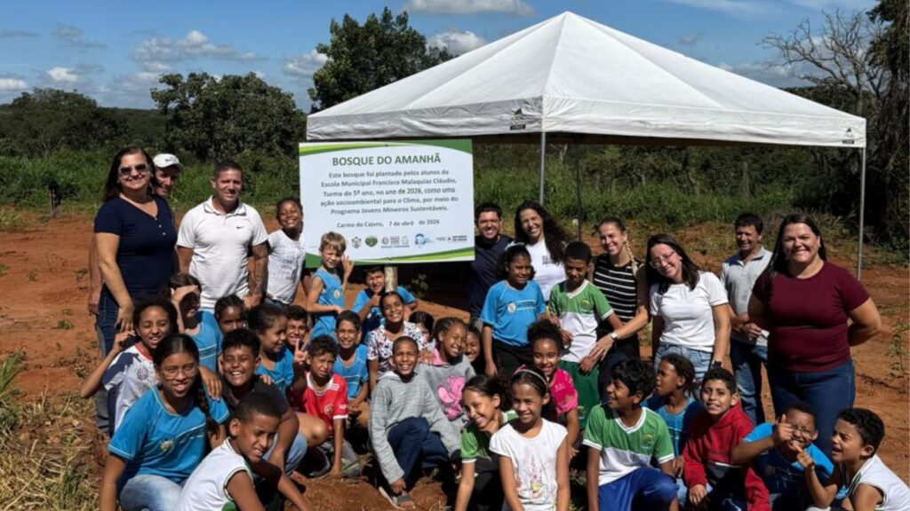 Alunos transformam aprendizado em ação e criam “Bosque do Amanhã” em Carmo do Cajuru WhatsApp Image 2026-04-07 at 15.40.10