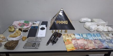 Operação da PM prende cinco e apreende drogas, arma e dinheiro em Itaúna
